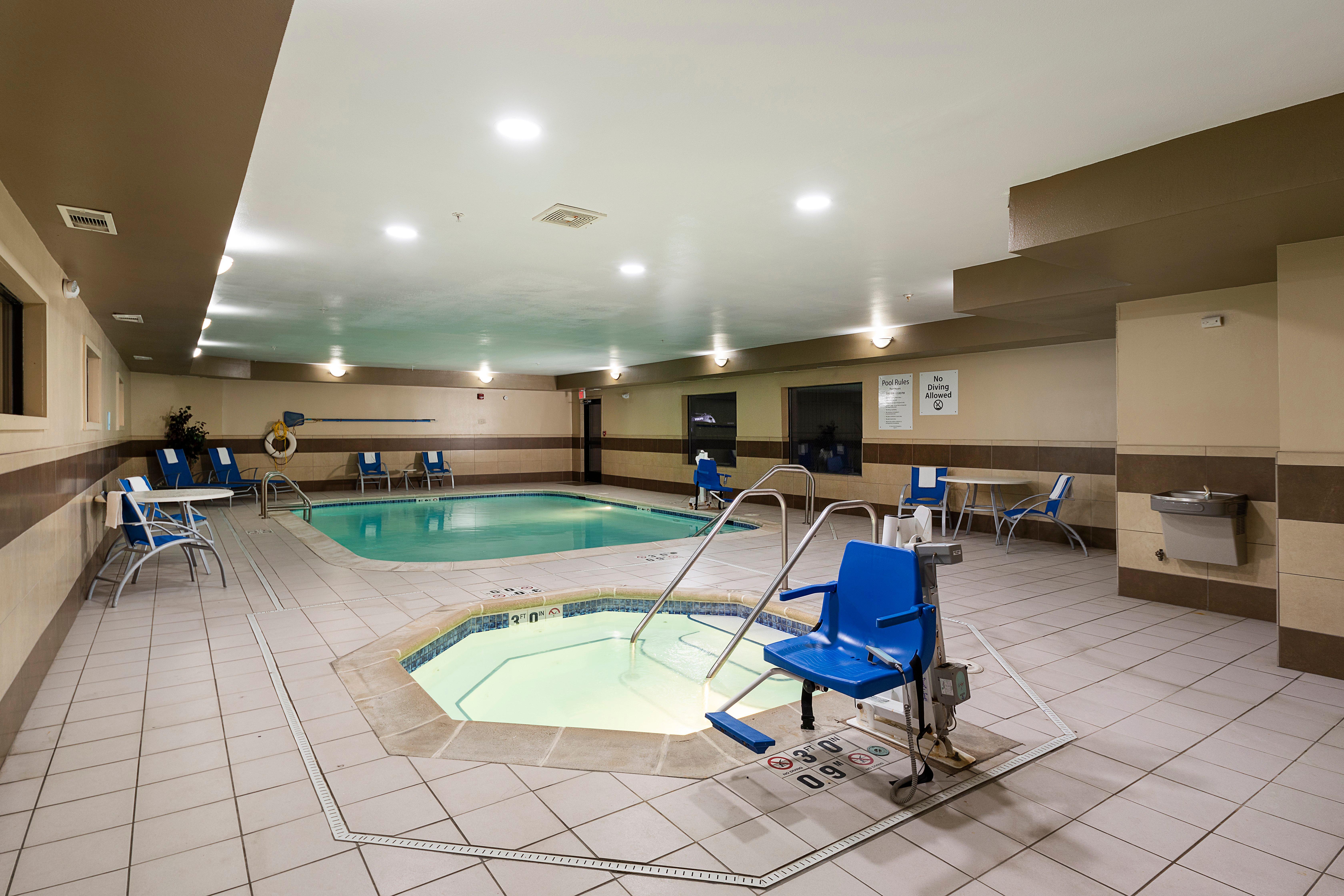 Holiday Inn Express Bloomington West By Ihg Ngoại thất bức ảnh