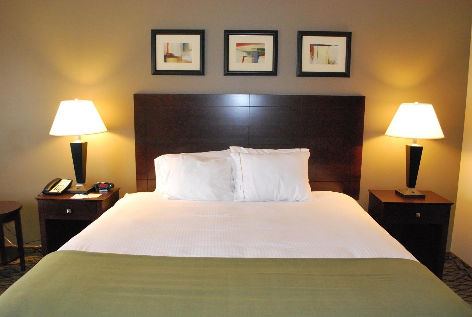 Holiday Inn Express Bloomington West By Ihg Ngoại thất bức ảnh
